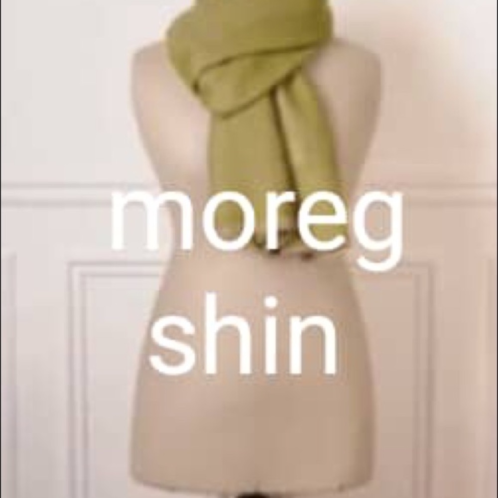 Square cotton scarf with green flower - Picture 5 of 8